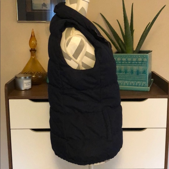Classic Puffer Vest - Picture 2 of 5